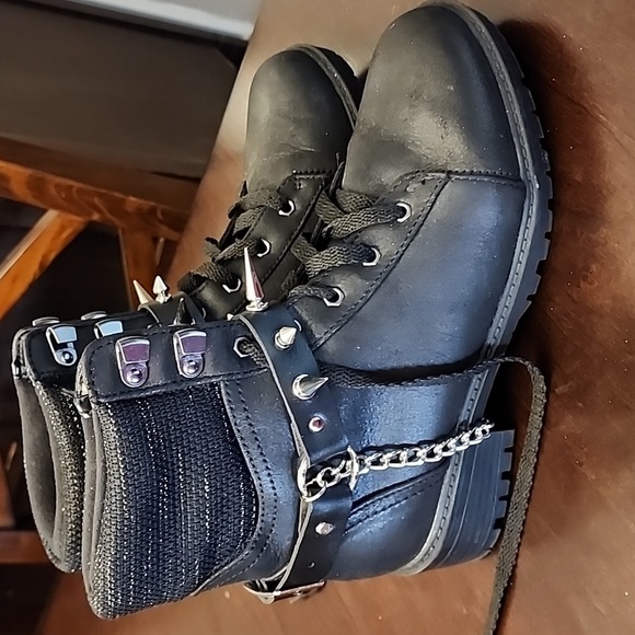 Black Combat Boots 7.5 with Spiked Colar - Picture 2 of 4
